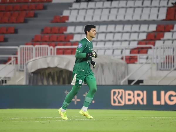 Penjaga gawang PSIS Semarang, Adi Satryo harus absen untuk beberapa laga ke depan