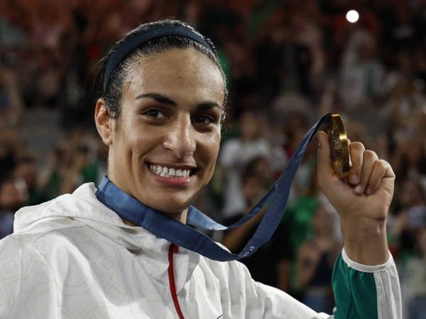 Petinju wanita Aljazair Imane Khelif yang memenangkan medali emas di Paris tahun lalu "dapat menjadi dasar untuk penuntutan pidana”, kata IBA. (Foto: AFP)