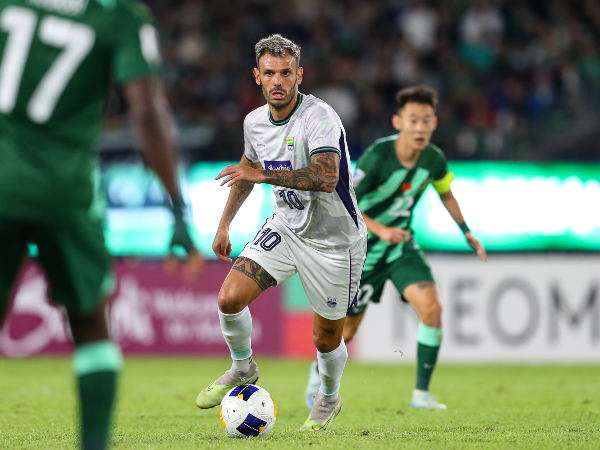 Gelandang Persib, Tyronne del Pino