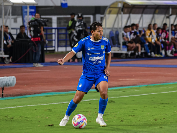 Gelandang Persib, Adam Alis