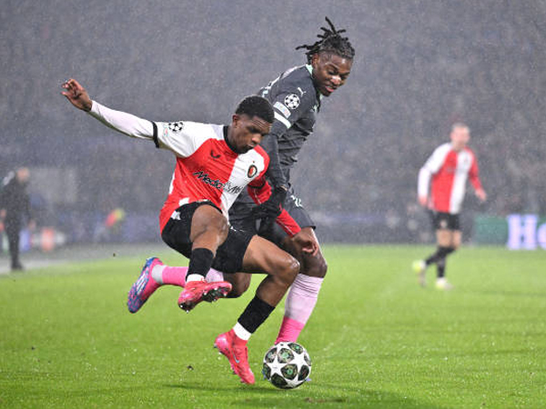 AC Milan Kalah Tipis, Bek Feyenoord Ejek Rafael Leao