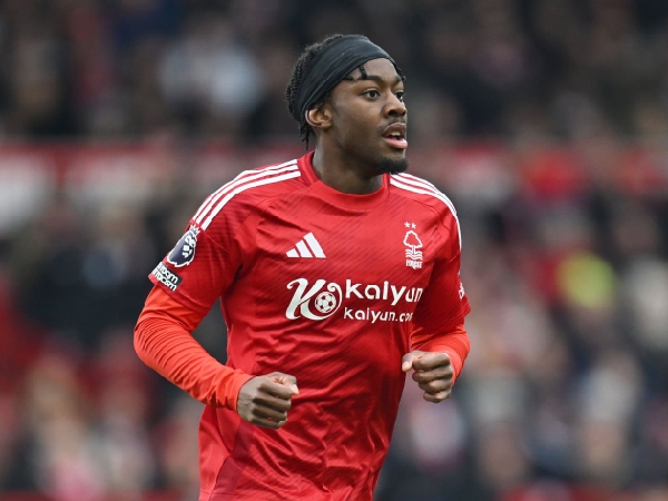 Newcastle United mendidik winger Nottingham Forest, Anthony Elanga