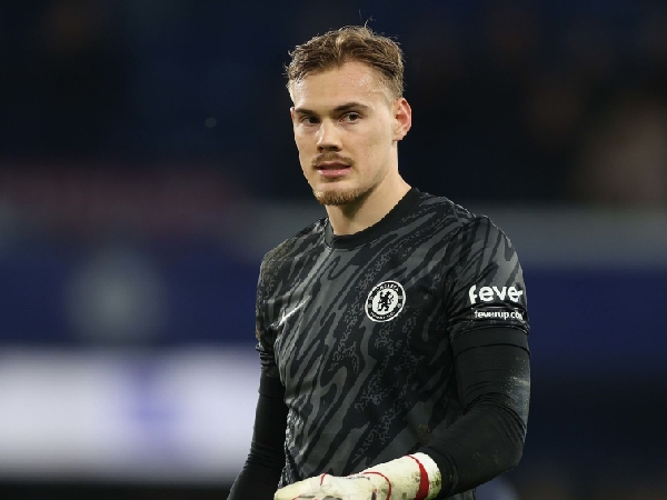Filip Jorgensen menggeser posisi Robert Sanchez di Chelsea