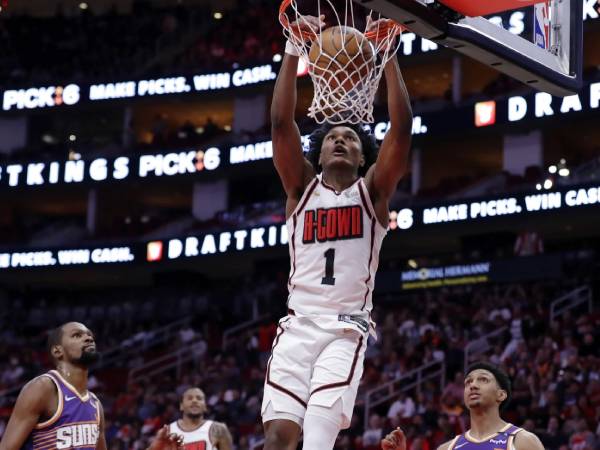 Amen Thompson membukukan triple-double saat tuan rumah Houston Rockets menang 119-111 atas Phoenix Suns pada Rabu (12/2) malam.