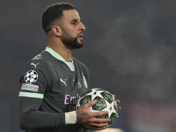 Kyle Walker Serukan Dukungan Suporter AC Milan untuk Leg Kedua vs Feyenoord
