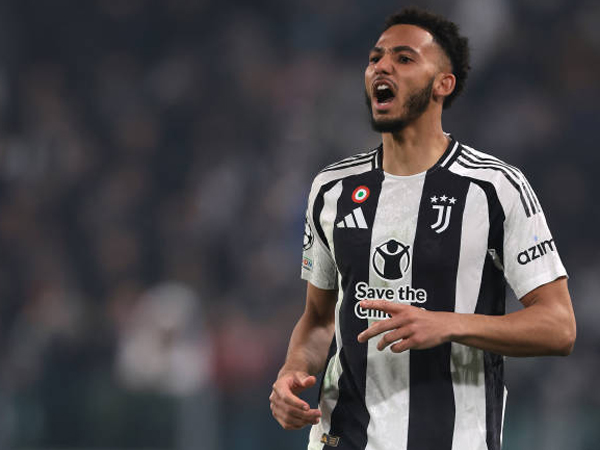 Ternyata, Newcastle United Tak Berencana Lepas Lloyd Kelly ke Juventus