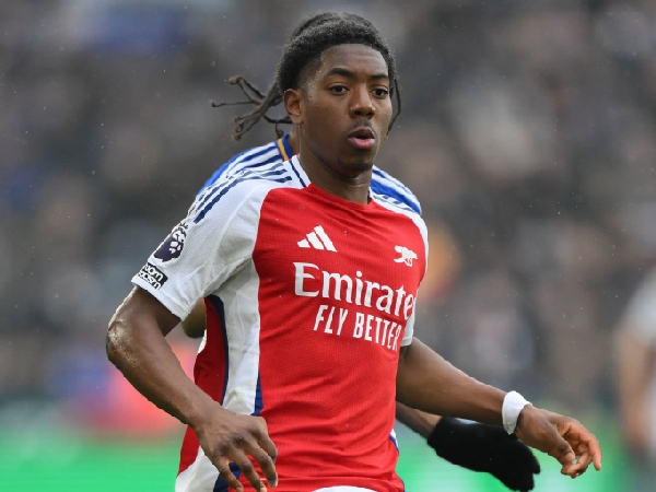 Myles Lewis-Skelly membantu Arsenal mengalahkan Leicester City 2-0