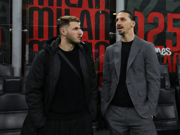 Zlatan Ibrahimovic mengaku tak kaget dengan adaptasi cepat Santiago Gimenez, usai sang striker kembali mencetak gol bagi AC Milan di pekan ke-24 Serie A kontra Hellas Verona (16/2) / via Getty Images