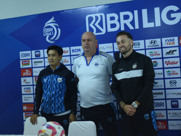 Gelandang Persib, Marc Klok