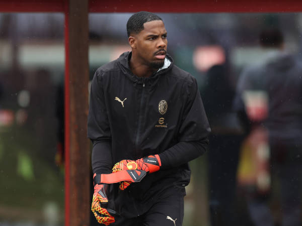 Mike Maignan Capai Kesepakatan Lisan dengan AC Milan untuk Kontrak Baru