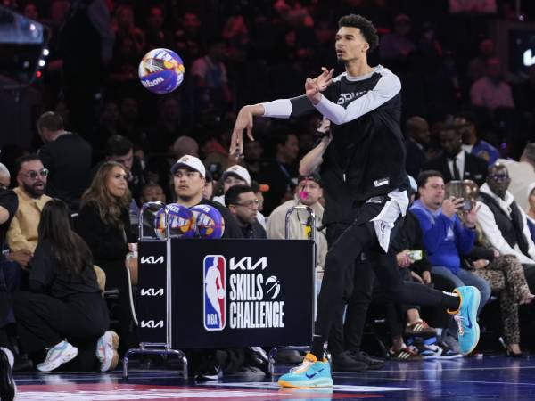 Victor Wembanyama beraksi di kontes Skills Challenge. (Foto: AP)