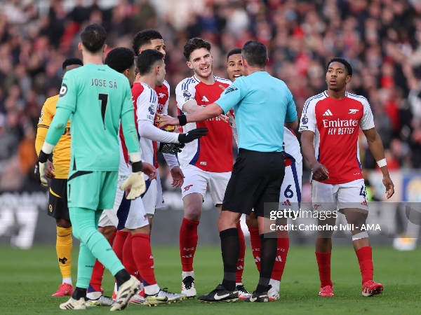 Laga Arsenal melawan Wolverhampton Wanderers diwarnai kartu merah Myles Lewis-Skelly