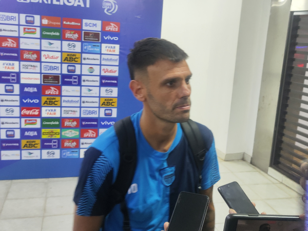 Gelandang Persib, Tyronne del Pino