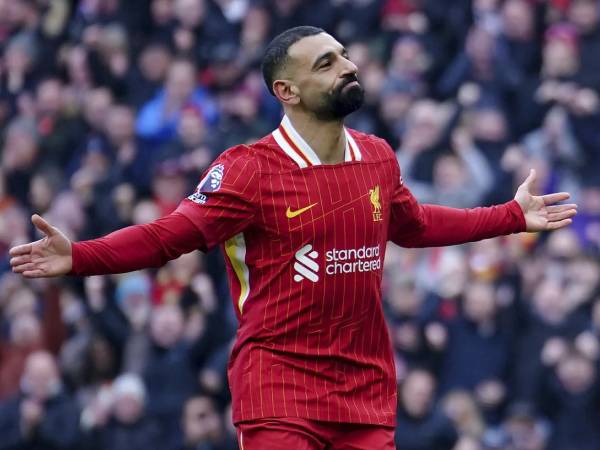 Mo Salah berada di jalur yang tepat untuk melampaui rekor Erling Haaland dan Thierry Henry dengan kontribusi 44 gol dalam satu musim Premier League. (Foto: AFP)
