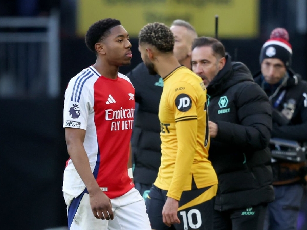 Howard Webb menjelaskan kartu merah Myles Lewis-Skelly di laga Arsenal melawan Wolves
