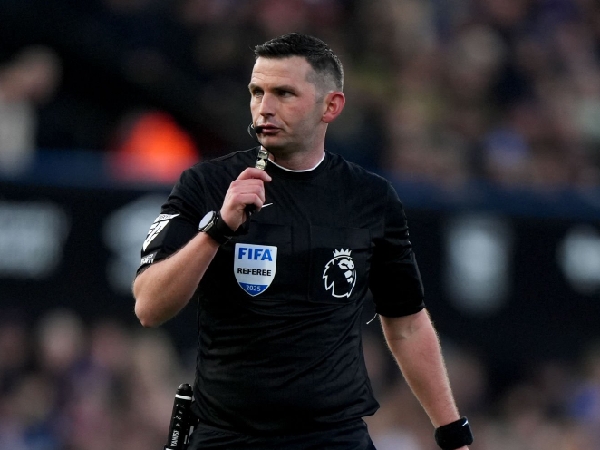 Michael Oliver dikenal sebagai wasit kontroversial di Premier League