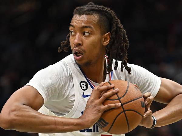 Moses Brown pernah memperkuat Dallas Mavericks pada musim 2021-22 dan bermain dalam 26 pertandingan. (Foto: AP)