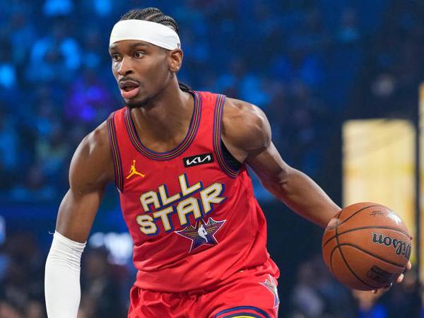 Shai Gilgeous-Alexander bergabung dalam klub eksklusif pemain NBA yang mewakili diri mereka sendiri seperti Kevin Durant dan Deandre Ayton. (Foto: AP)