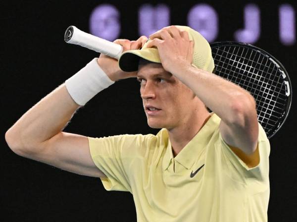 Pada Maret 2024, Jannik Sinner dinyatakan positif menggunakan clostebol, steroid anabolik, selama dan setelah Miami Masters 1000. (Foto: AP)