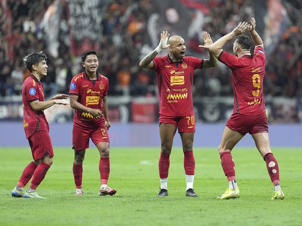 Persija Jakarta saat melakoni pertandingan kandang di JIS
