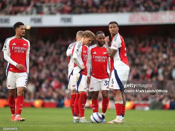 Arsenal semakin tertinggal dalam perburuan gelar Premier League