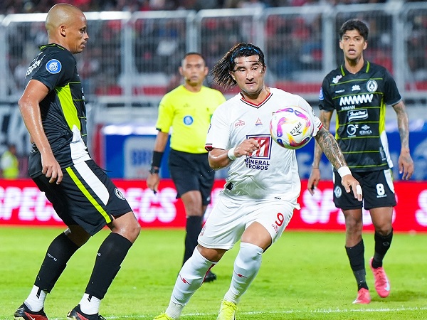 Penyerang Malut United FC, Diego Chino Martinez di laga kontra PSS Sleman