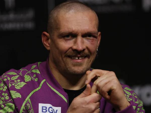 Oleksandr Usyk dipaksa untuk mengosongkan gelar IBF-nya karena tidak dapat melakukan pertarungan wajib melawan juara sementara, Dubois. (Foto: Fight TV)