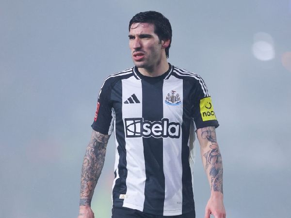 Gelandang Newcastle United, Sandro Tonali