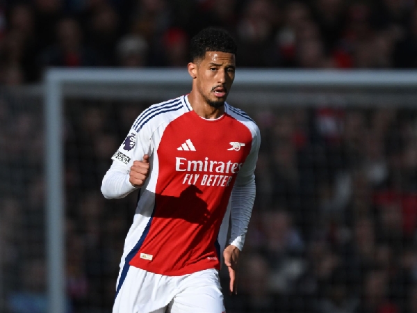 Bek andalan Arsenal, William Saliba