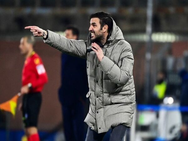 Berkat tangan dinginnya dalam menukangi Como, Cesc Fabregas disebut menjadi rebutan sejumlah raksasa Eropa untuk musim 2025/26 mendatang / via Getty Images