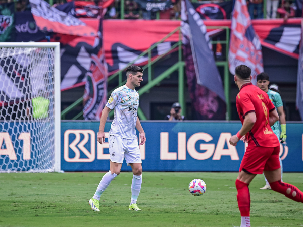 Bek Persib, Nick Kuipers