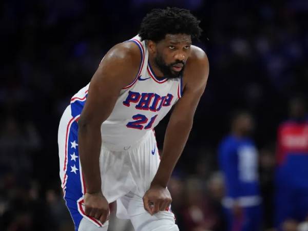 Joel Embiid hanya bermain dalam 19 dari 56 pertandingan 76ers musim ini. (Foto: AP)