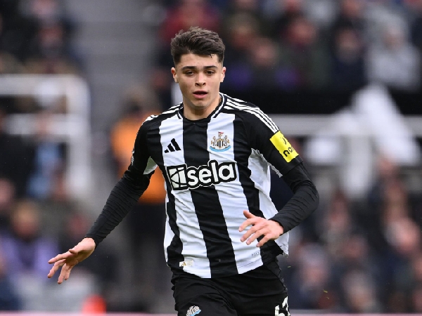 Gelandang muda Newcastle United, Lewis Miley