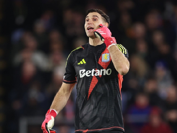 Unai Emery menjelaskan kondisi kiper Aston Villa, Emi Martinez