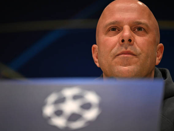 Gelar Premier League di Depan Mata? Arne Slot Pilih Fokus ke PSG