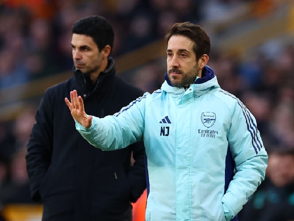 Aaron Lennon menilai Arsenal terlalu bergantung pada bola mati