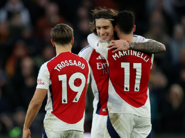 Leandro Trossard dan Gabriel Martinelli merupakan opsi di sisi kiri serangan Arsenal