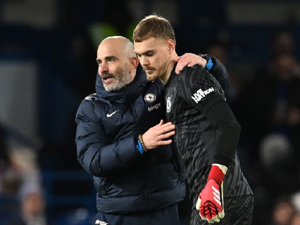 Enzo Maresca dan kiper Chelsea, Filip Jorgensen