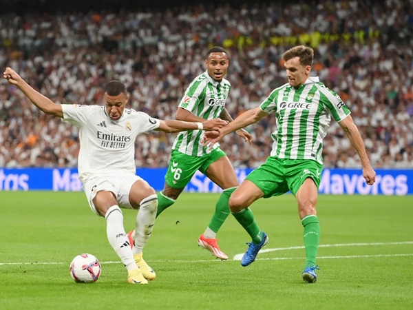 Diego Llorente Anggap Modric Pantas Disebut Legenda