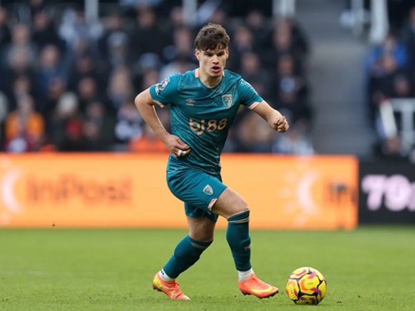 Real Madrid Terus Memantau Penampilan Bek Sayap Bournemouth