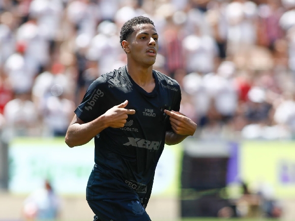 Chelsea segera mendapatkan bek asal Brasil, Denner