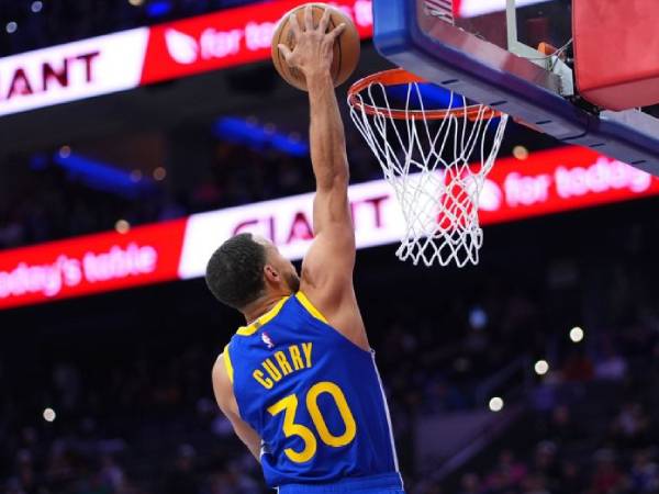 Stephen Curry mengaku mengerahkan segala kemampuannya untuk melakukan dunk ini. (Foto: AP)