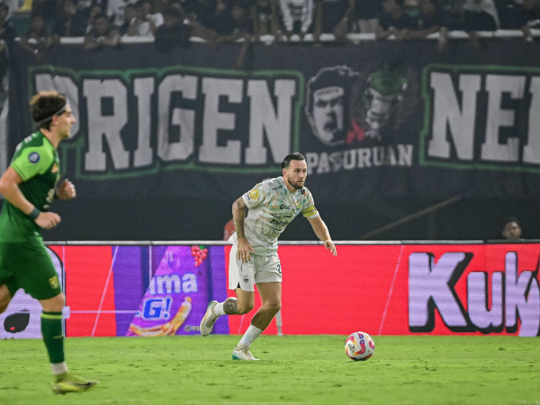 Gelandang Persib, Marc Klok
