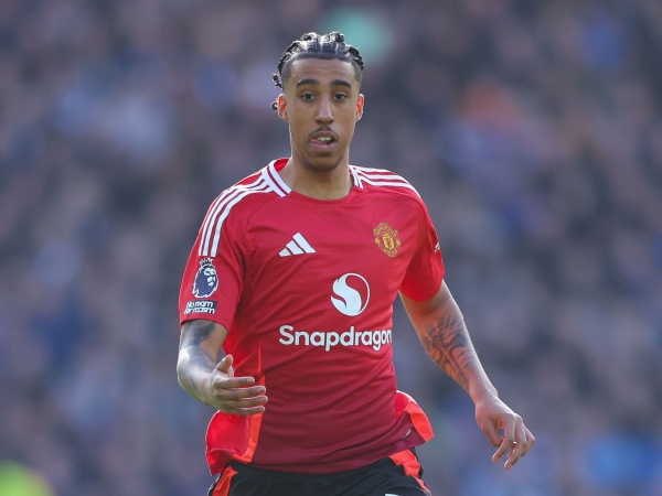 Bek muda Manchester United, Leny Yoro