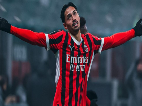 Tijjani Reijnders sepakat memperpanjang kontraknya bersama AC Milan hingga 2030 dan mengungkap alasannya untuk lebih lama bermukim di San Siro / via Getty Images