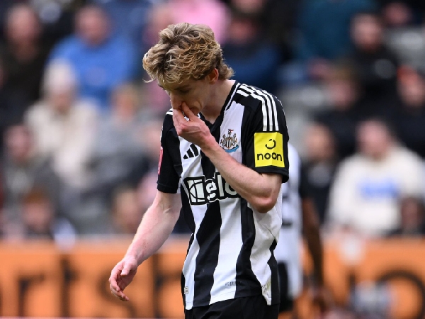 Eddie Howe beri respons terkait kartu merah Anthony Gordon