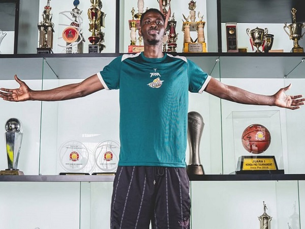 Pacific Caesar Surabaya gantikan Shon Briggs dengan Malick Diouf.