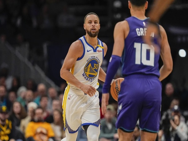 Stephen Curry Tidak Akan Bermain Saat Lawan Knicks