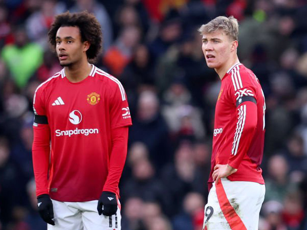 Joshua Zirkzee dan Rasmus Hojlund.