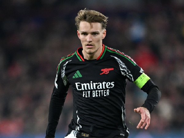 Martin Odegaard membintangi kemenangan telak Arsenal atas PSV Eindhoven